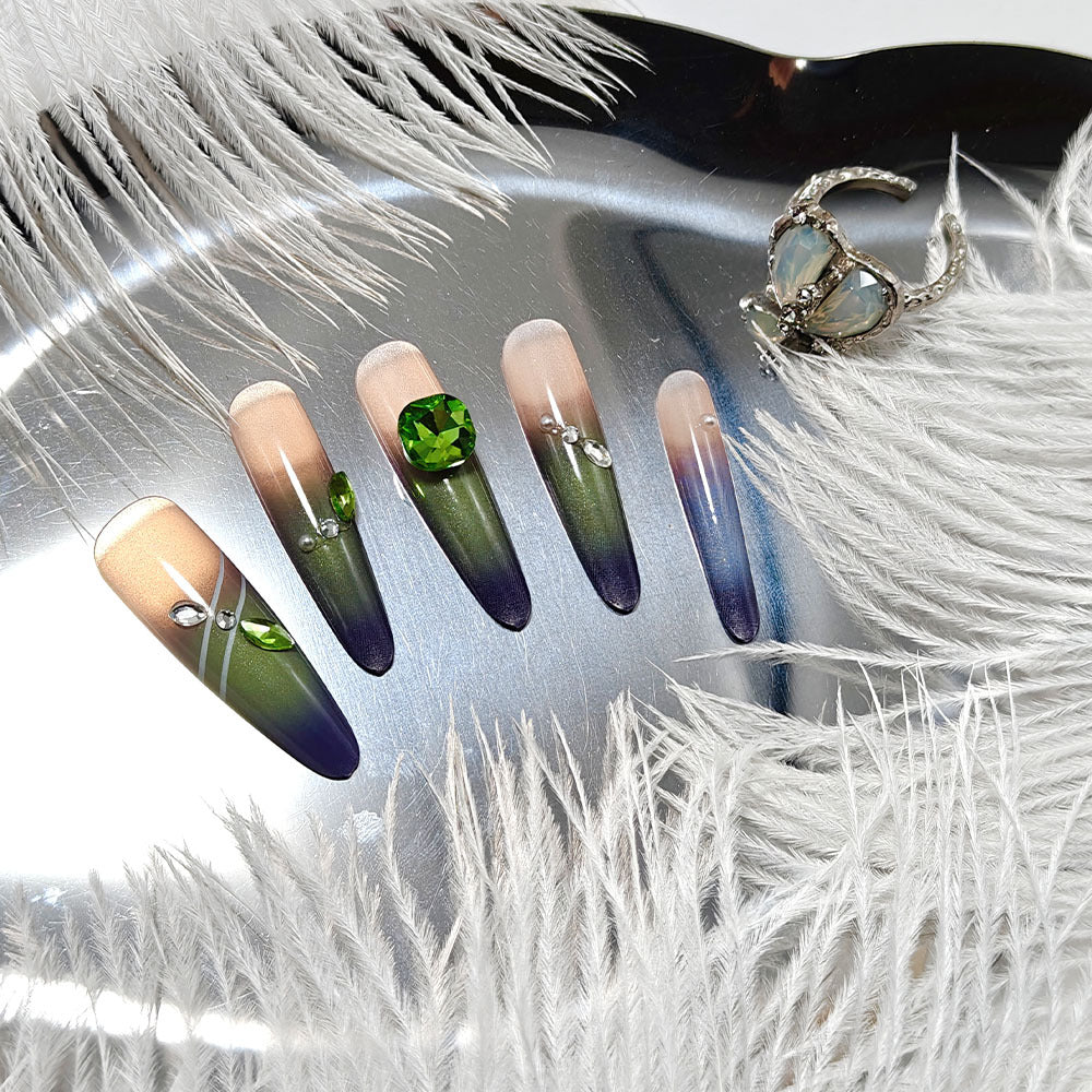 Artifical nails with elegant ombre design and sparkling accents Bowlift