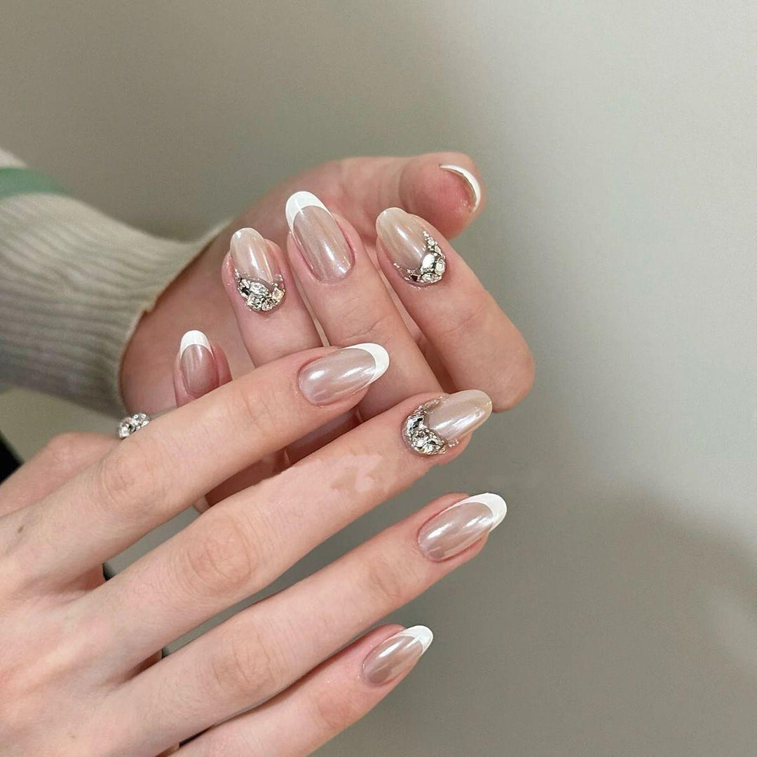 Glamorous artificial nails with elegant rhinestone decorations Bowlift