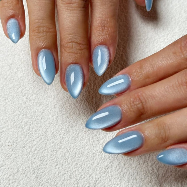 Artificial nails with shimmering metallic finish Bowlift