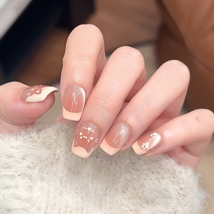 Artificial nails with elegant French design Bowlift