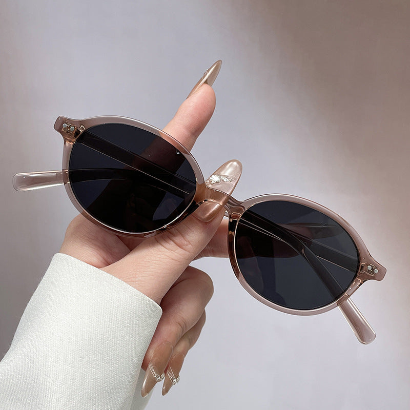 Ladies sunglasses in trendy, geometric design Bowlift