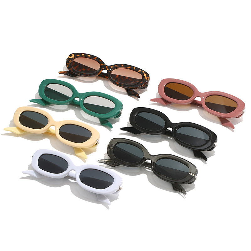 Ladies stylish sunglasses with elegant, curved frame Bowlift