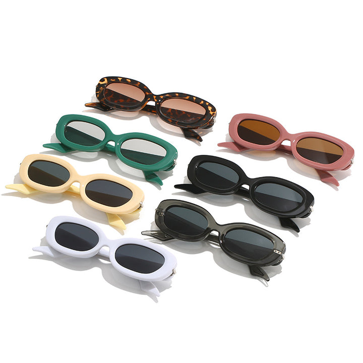 Ladies stylish sunglasses with elegant, curved frame Bowlift