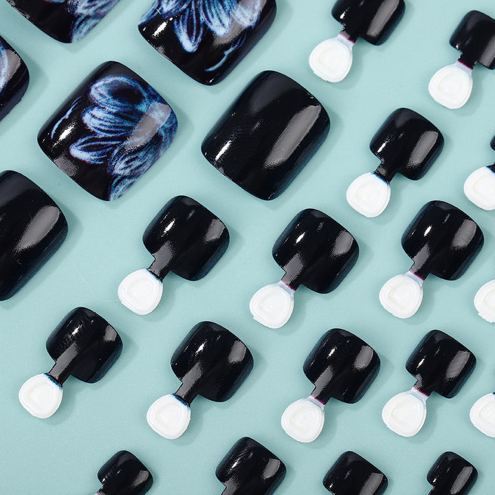 Glamorous artificial nails with floral accents Bowlift