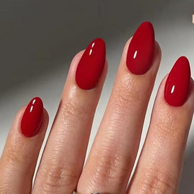 Artificial nail set with shiny, pointed accents Bowlift