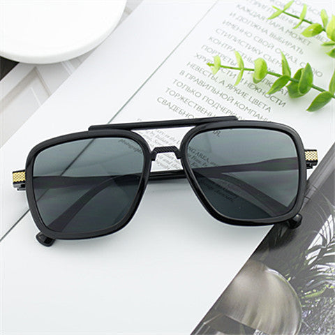 Ladies modern sunglasses with square frame Bowlift