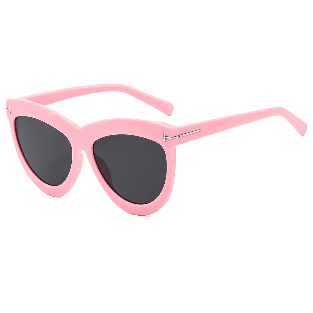 Stylish Cat-Eye Sunglasses with Slim Metal Accents Bowlift