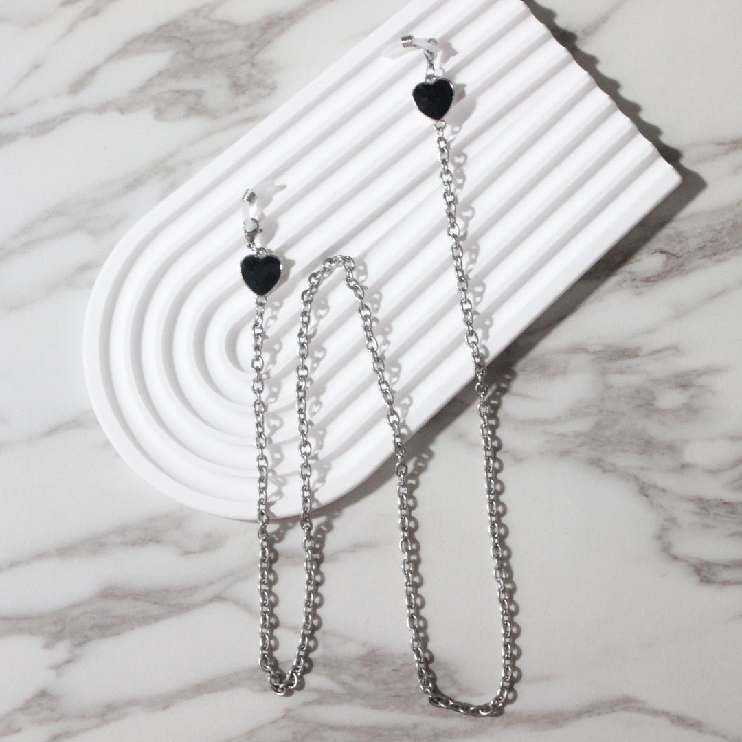 Fashionable glasses holder chain with heart pendants Bowlift