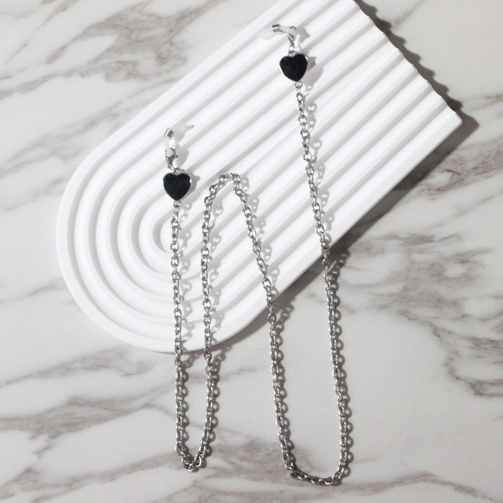 Fashionable glasses holder chain with heart pendants Bowlift