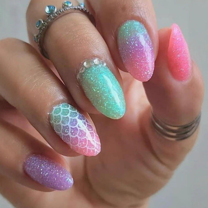 Sparkling Art Nails in Mermaid Design Bowlift