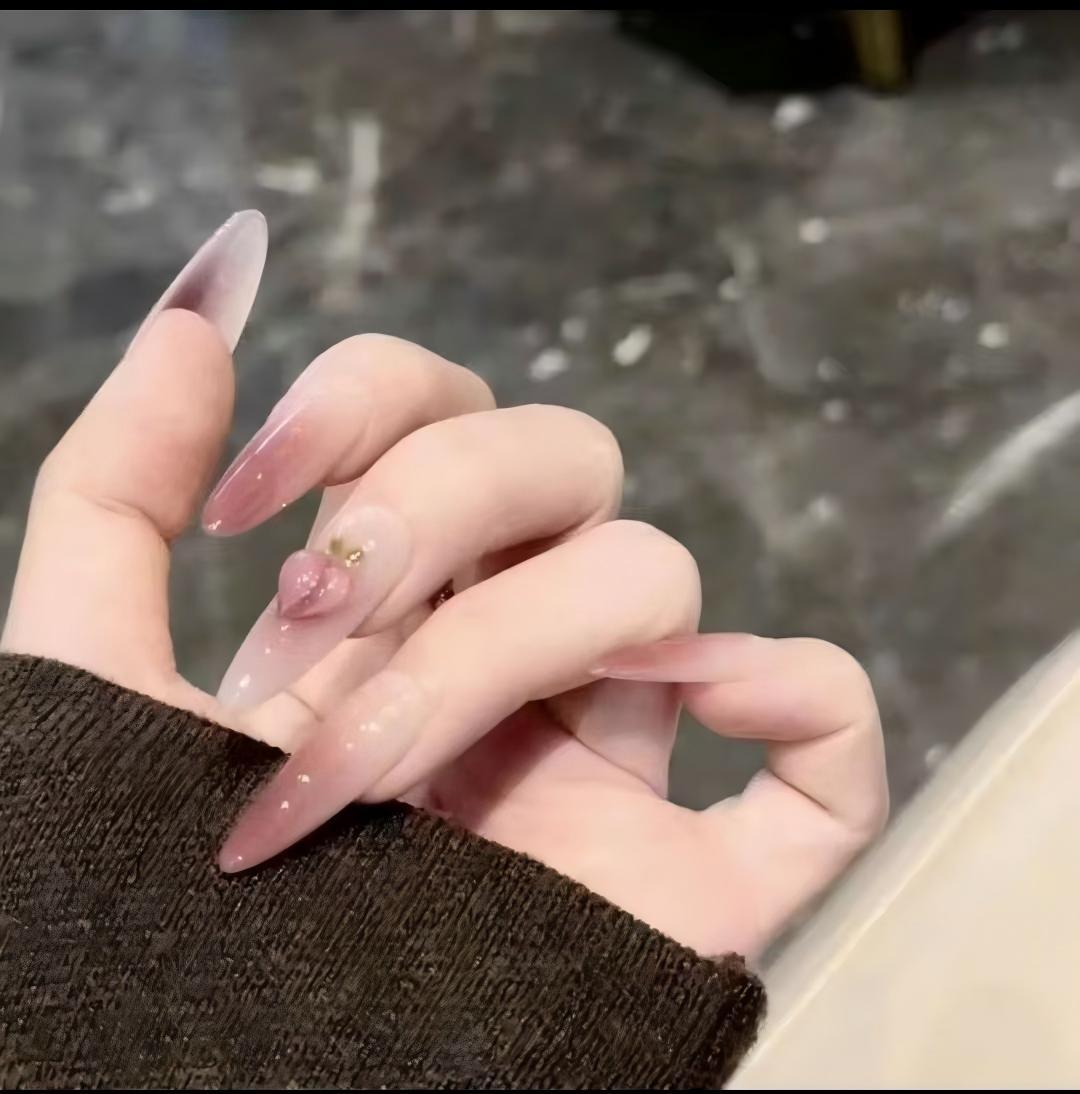 Artful nail designs with cat motif Bowlift