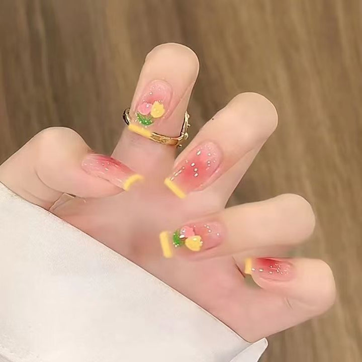 Glamorous nail art with pearls and glitter Bowlift