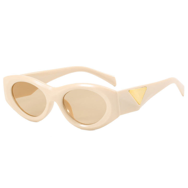 Women Retro-inspired Sunglasses with distinctive accents Bowlift