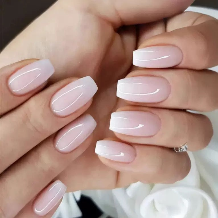 Artificial nail set with elegant ombre effect Bowlift
