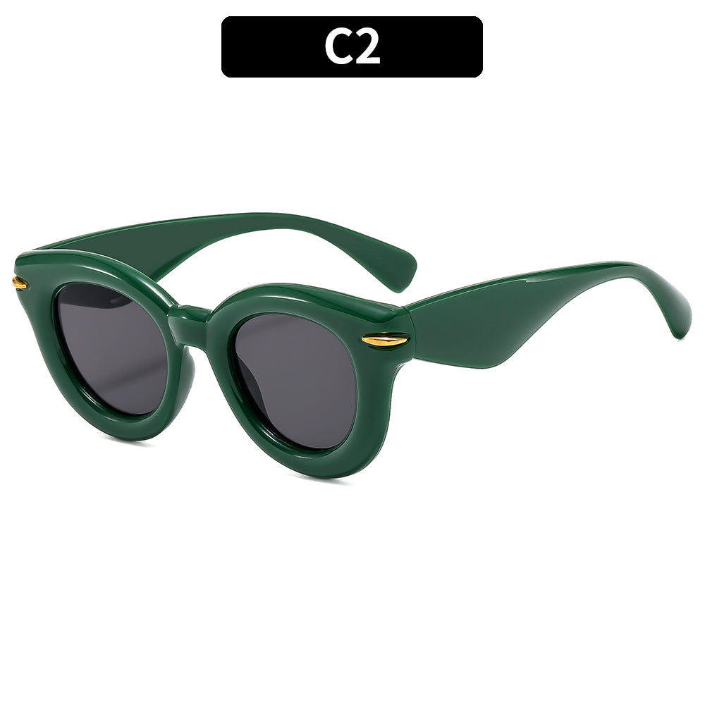 Retro-Inspired Oversized Cat-Eye Sunglasses