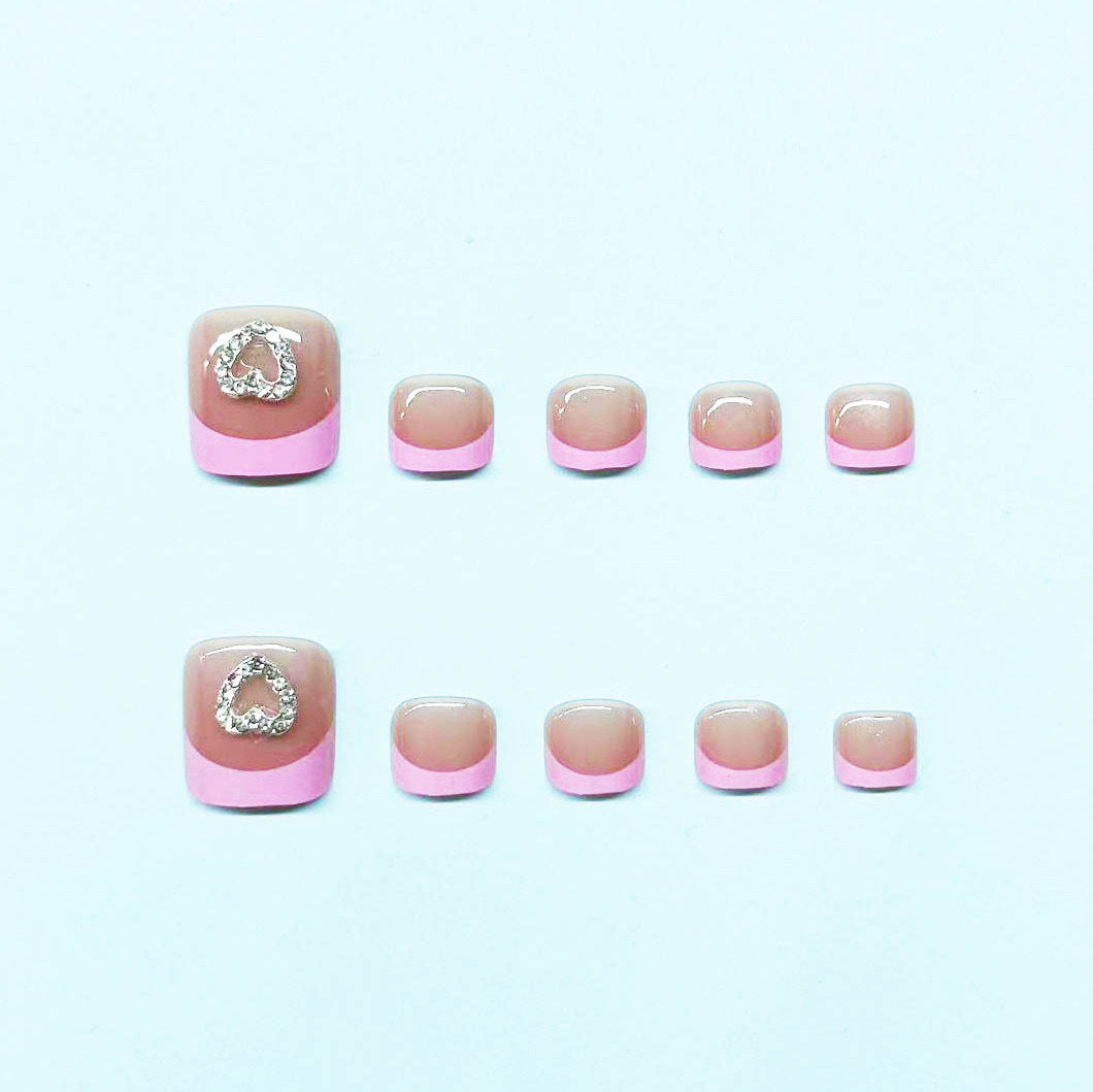 Nail art set with elegant heart accents Bowlift