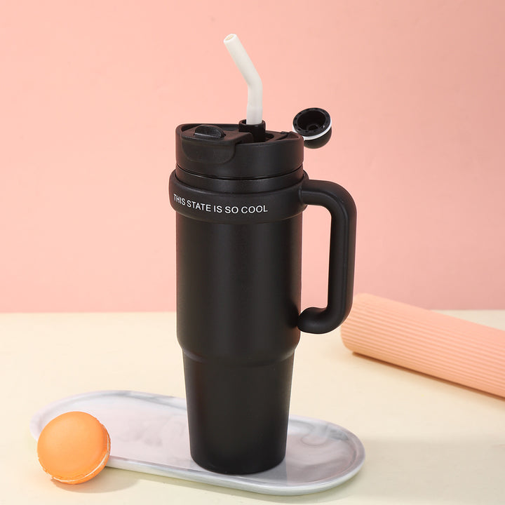 Unisex drinking cup with integrated straw Bowlift