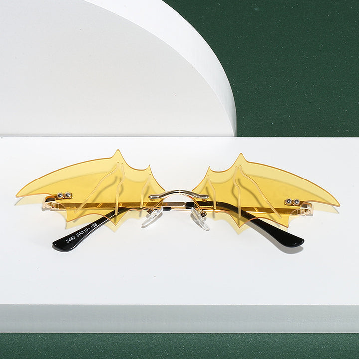 Women's designer sunglasses in exceptional bat style Bowlift