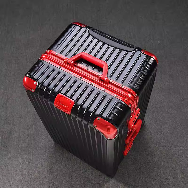 Sturdy Hardshell Spinner Suitcase