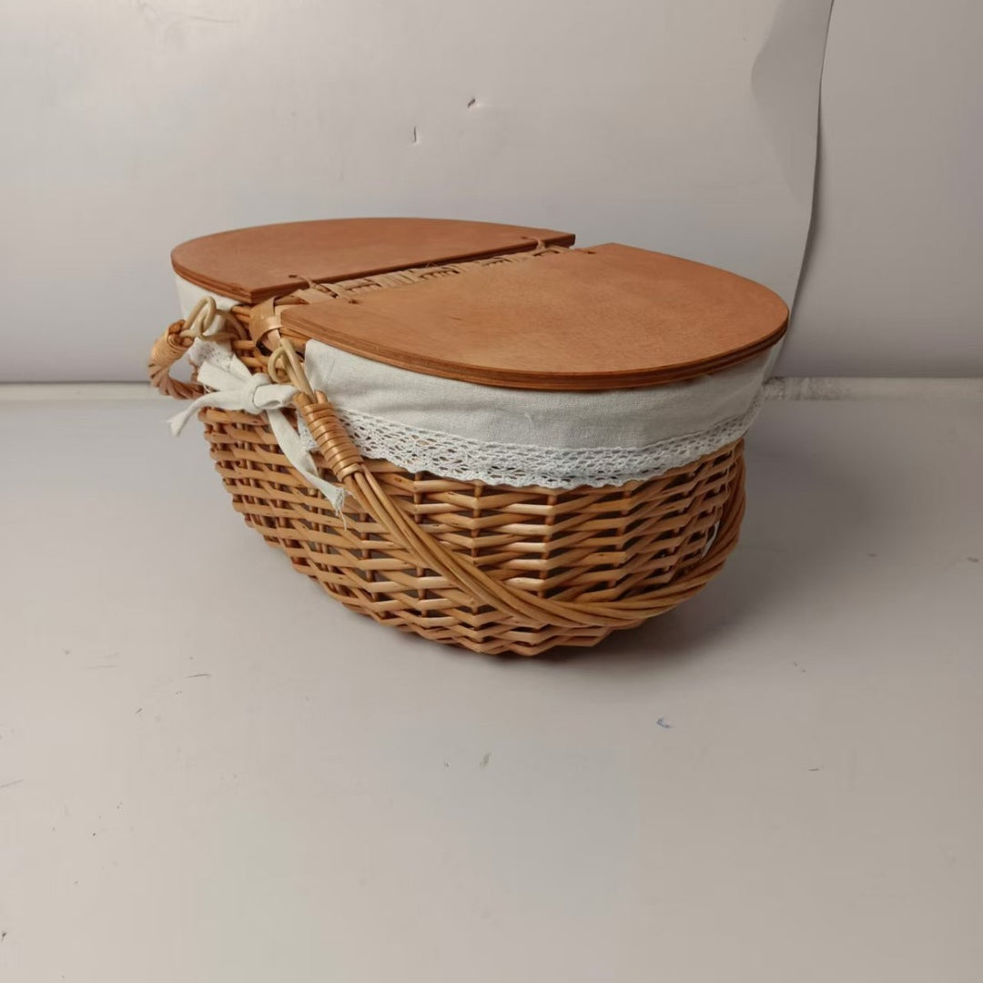 Women's picnic basket with practical wooden lid and stylish inner lining Bowlift