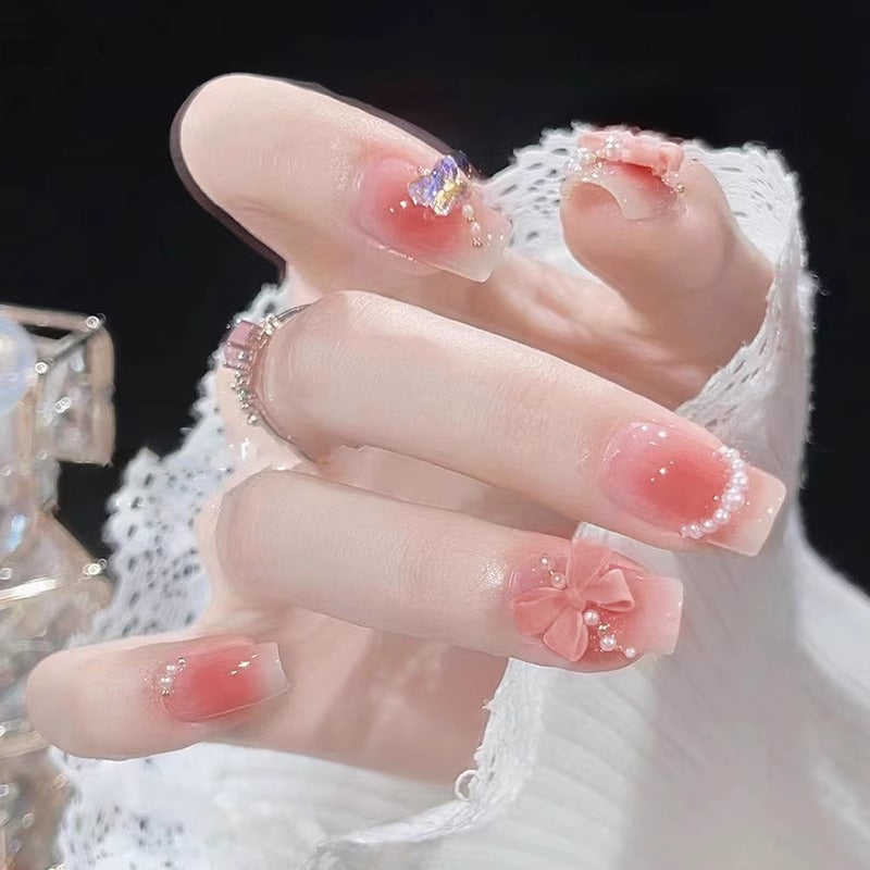 Artificial nails with perforated flower pattern Bowlift