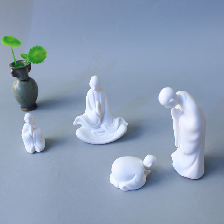 Decorative porcelain figure Bowlift