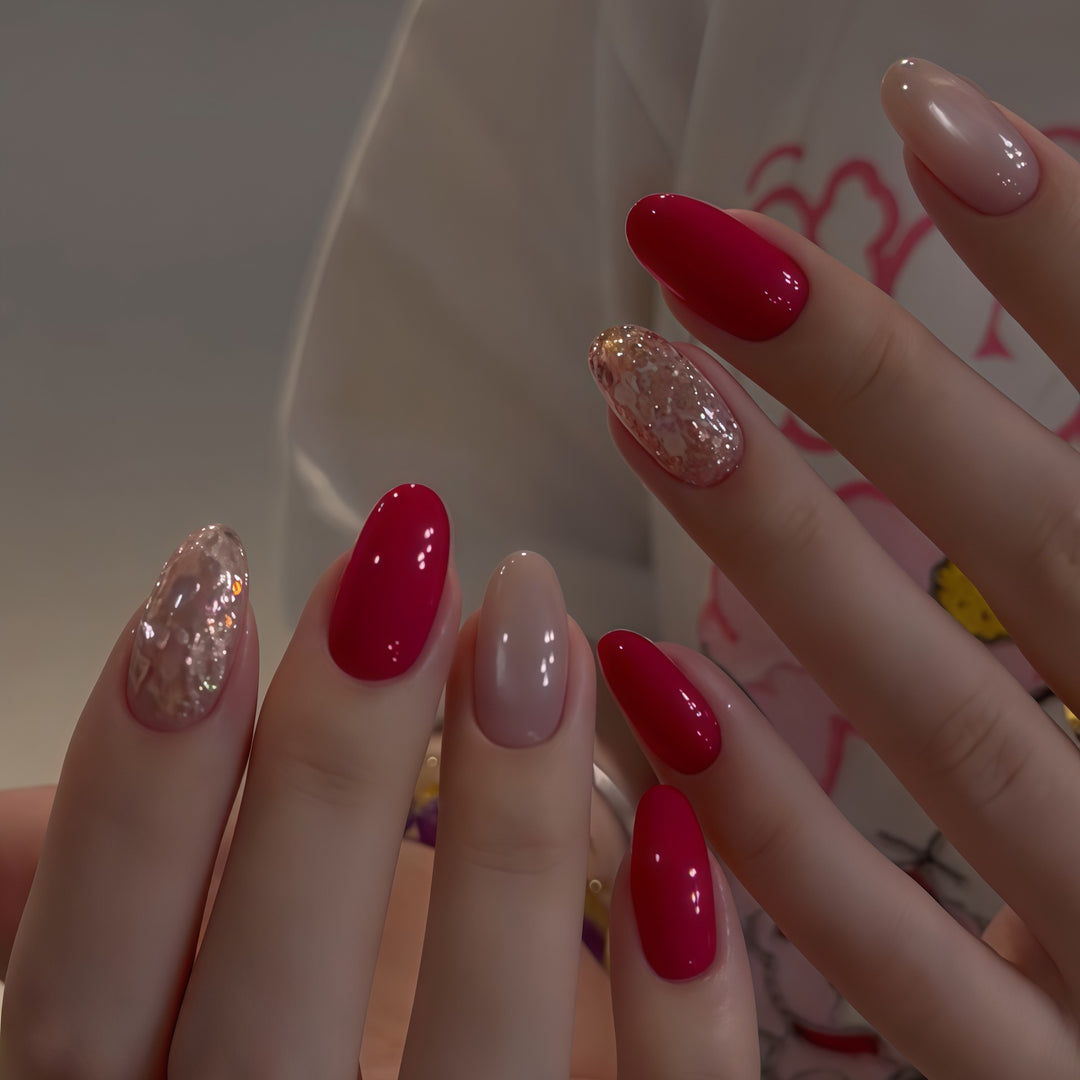 Glamorous artificial nails with sparkling accents Bowlift