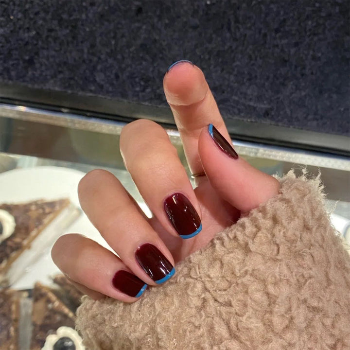 Artful nail extensions with an elegant leaf pattern Bowlift