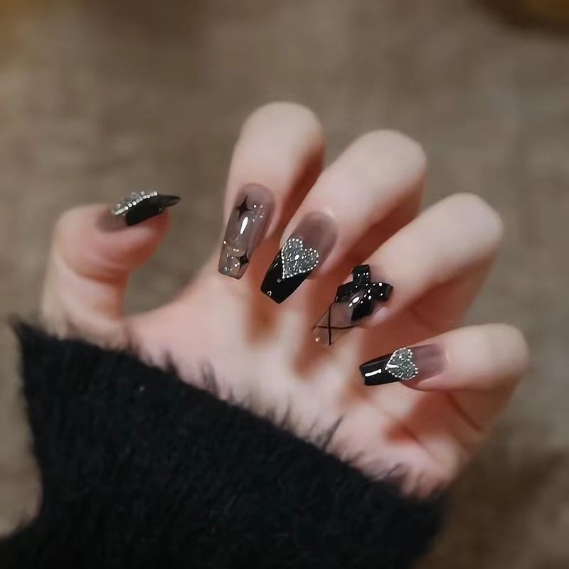 Artificial nails with pearl design and elegant decoration Bowlift