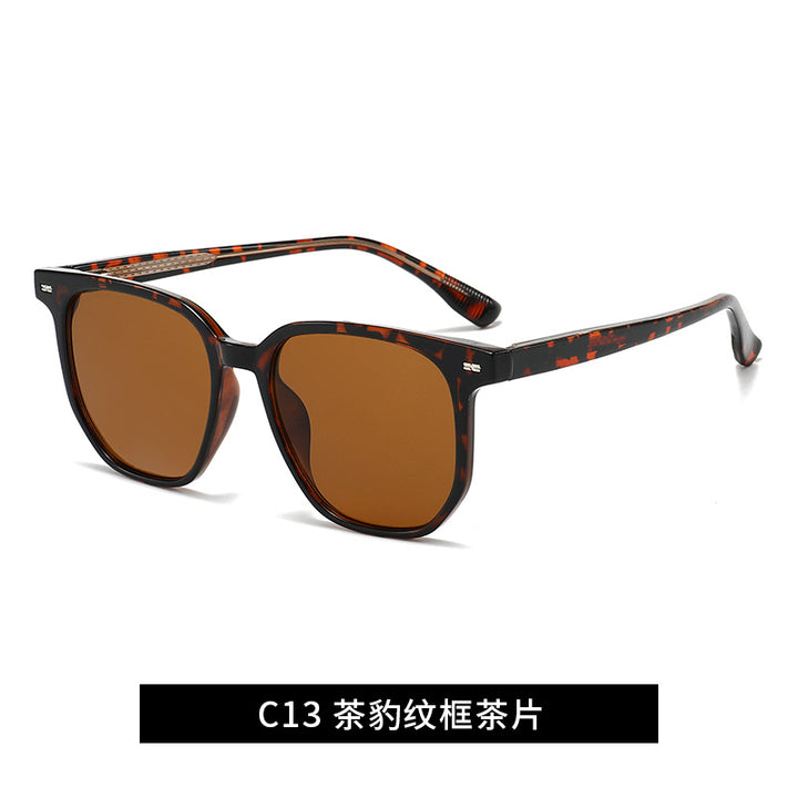 Ladies sunglasses in a modern square frame Bowlift