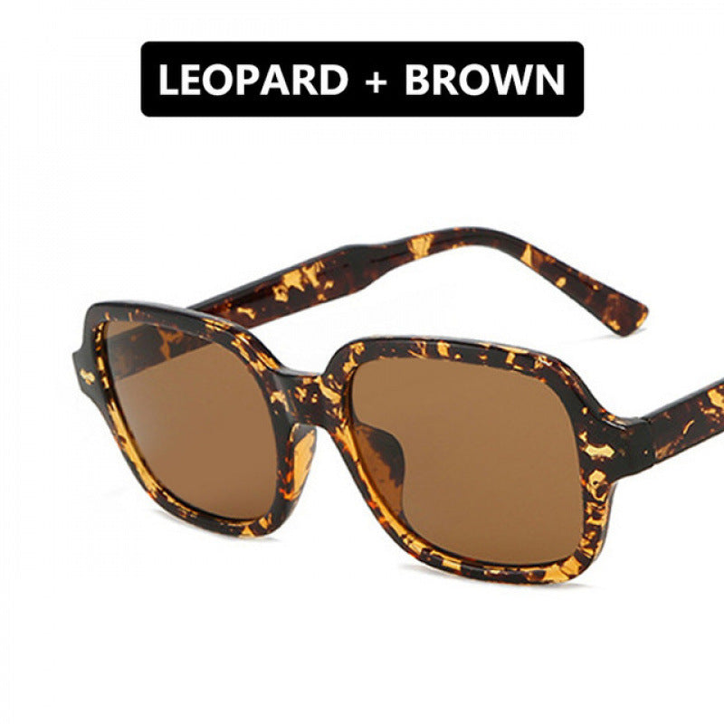 Ladies fashionable sunglasses with angular frame and yellow lenses Bowlift