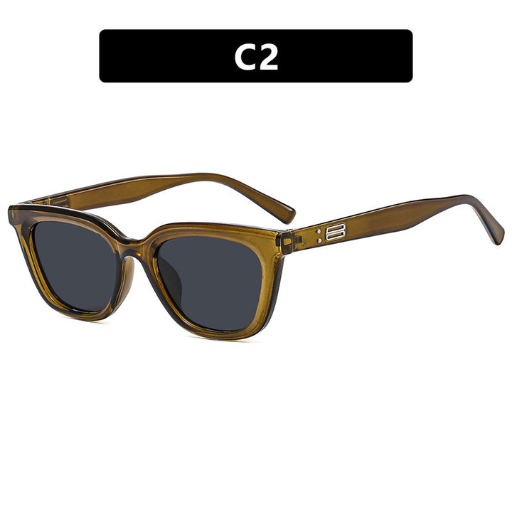 Ladies Cat-Eye Sunglasses with modern, slightly curved frame Bowlift