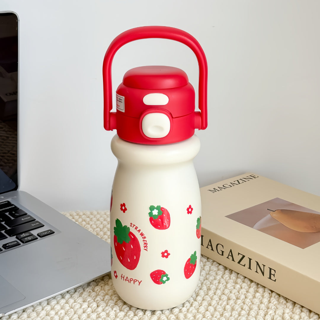 Insulated drinking bottle with practical handling and cheerful strawberry design Bowlift