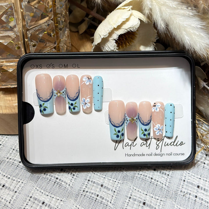 Artistic Press-On Nail Set with Floral and Geometric Design Bowlift