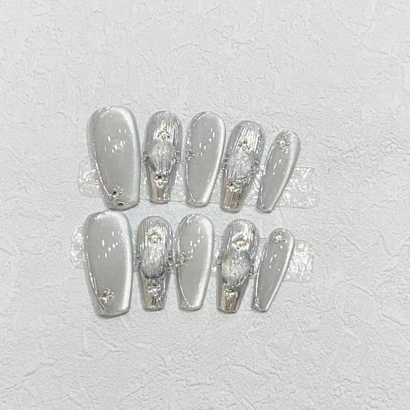 Elegant Press-On Nail Set with Metallic Finish Bowlift