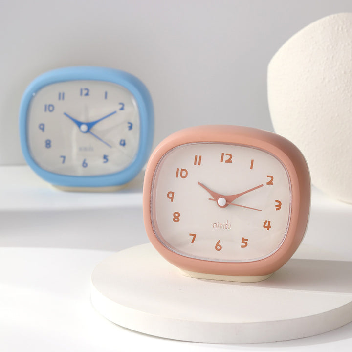 Table Clock in Modern Retro Design Bowlift