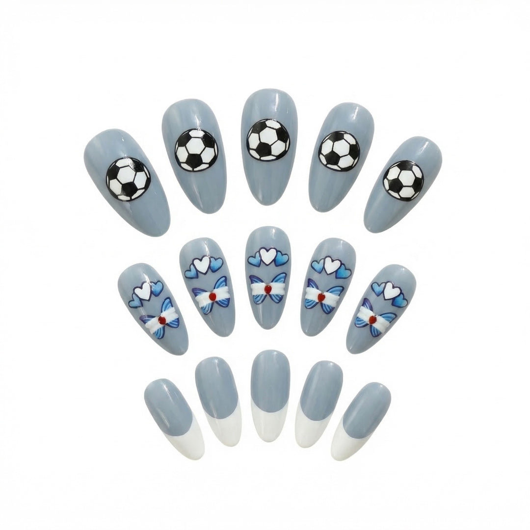 Sporty artificial nails with soccer motif Bowlift