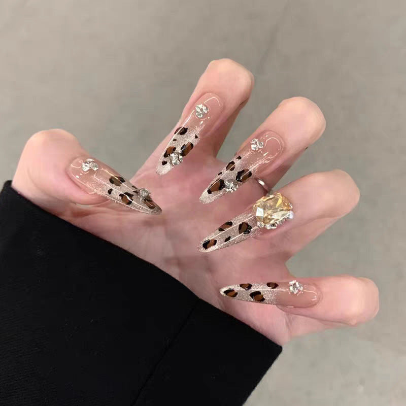 Artificial nails with glamorous glitter accents and leopard print Bowlift