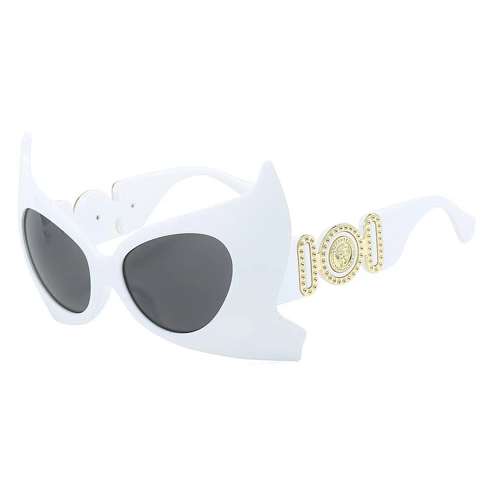 Women Extravagant Sunglasses Frame with Eye-Catching Details Bowlift