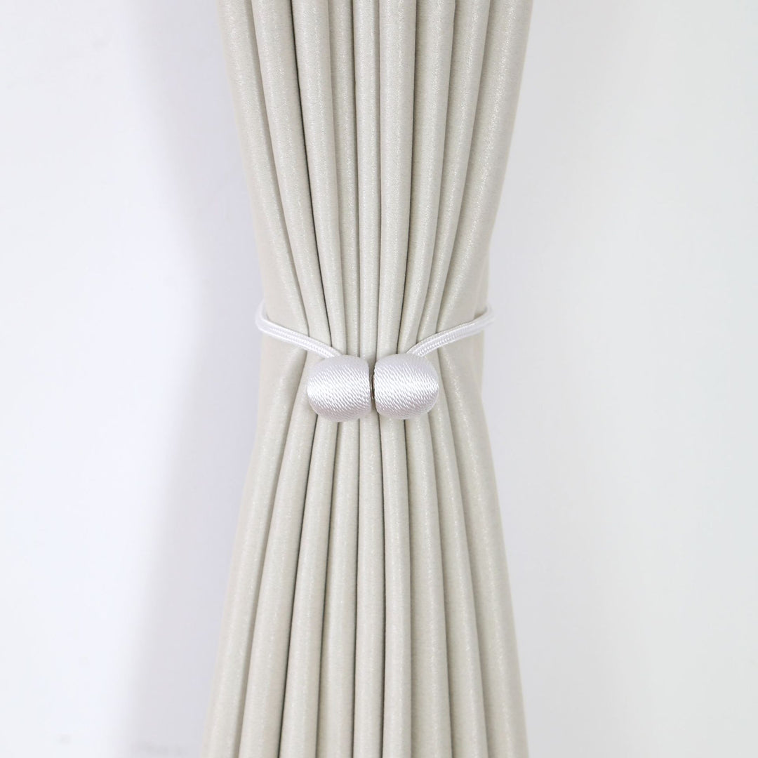 Decorative curtain tieback Bowlift