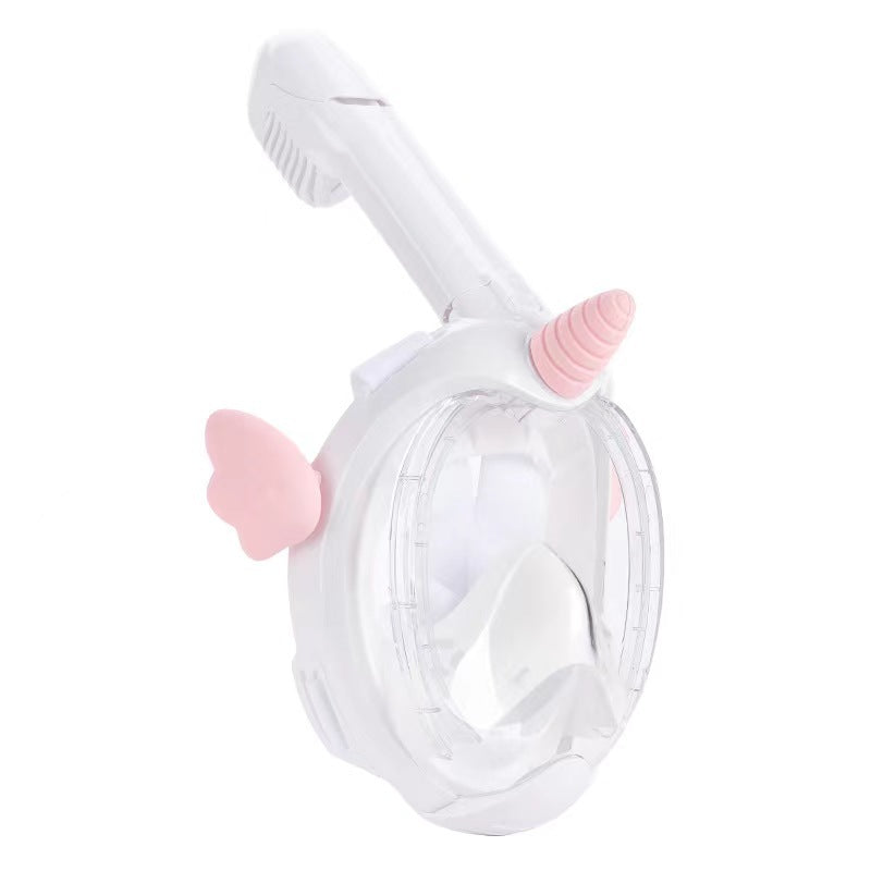 Diving mask with curved field of view and flexible silicone frame Bowlift