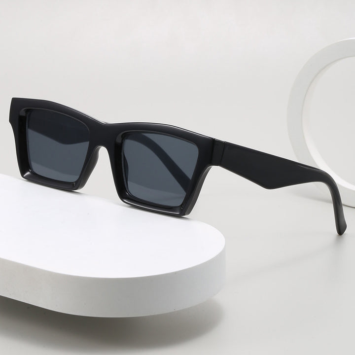 Ladies Trendy Sunglasses with Wide Frame Bowlift