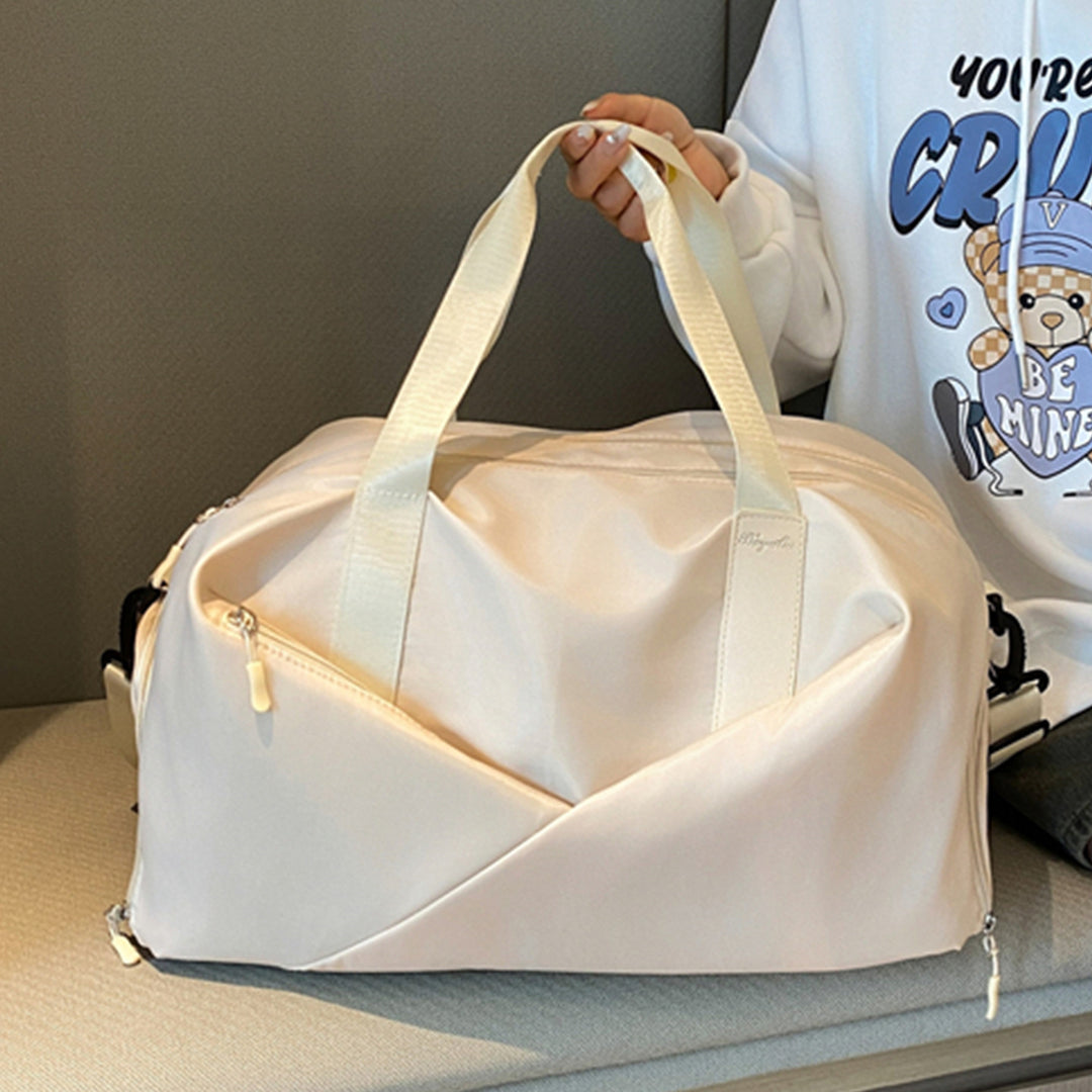 Multifunctional sports and travel bag with ergonomic design Bowlift