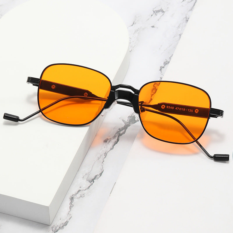 Fashionable Retro Sunglasses with Square Frame Bowlift