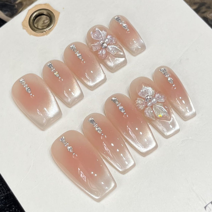 Artificial Nail Set with Romantic Design Bowlift