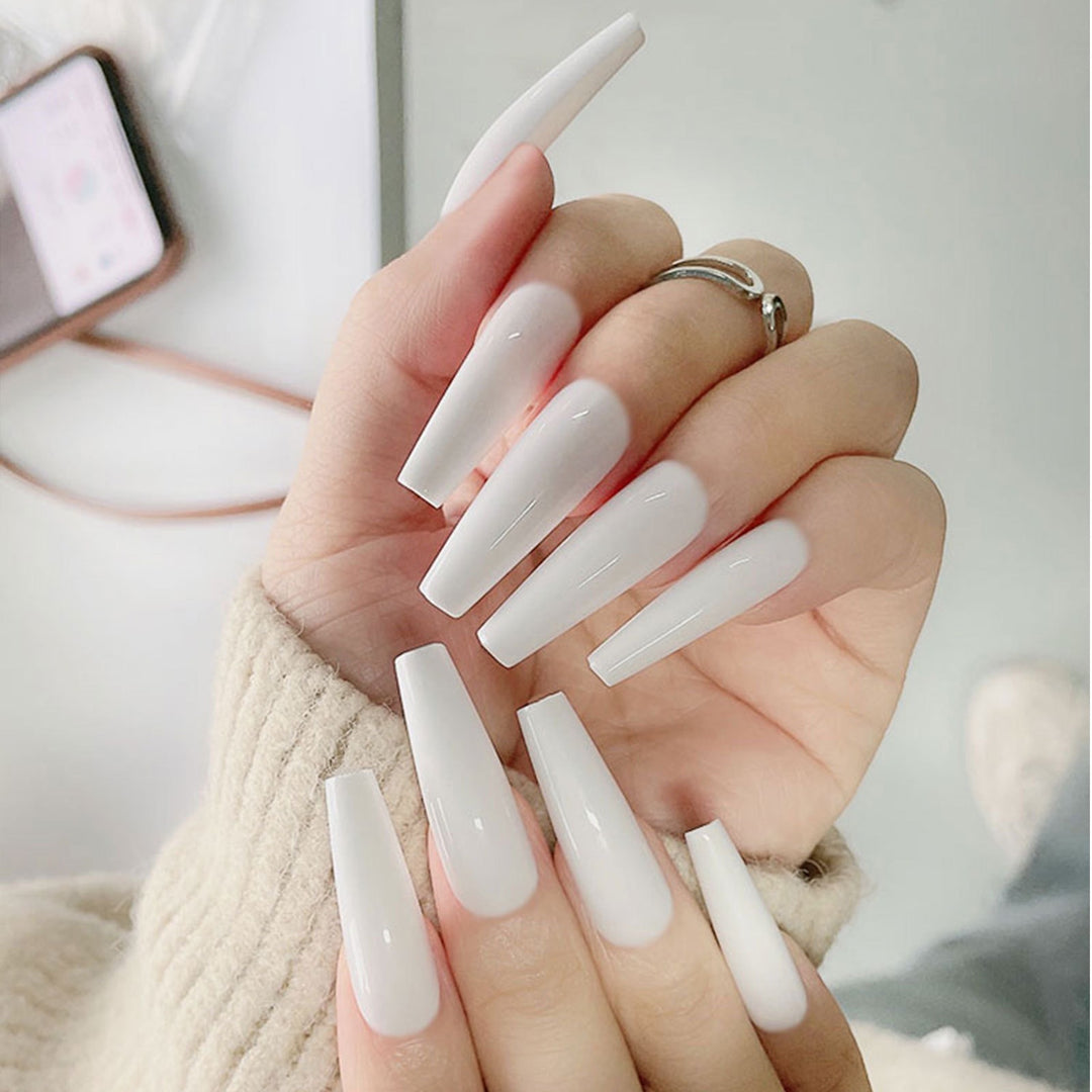 Artificial nail set with elegant tips and glossy finish Bowlift