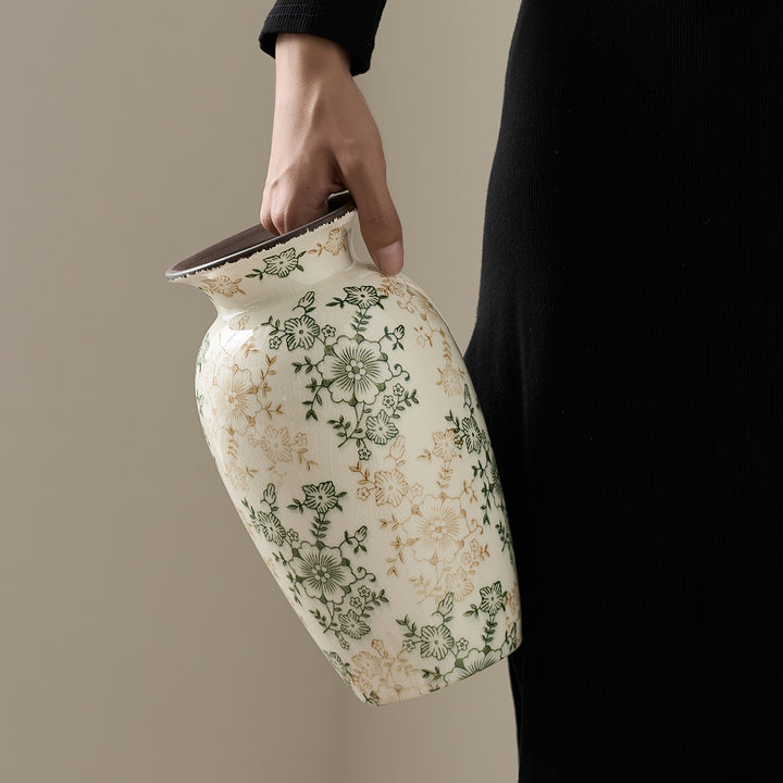 Decorative porcelain vase with floral design Bowlift