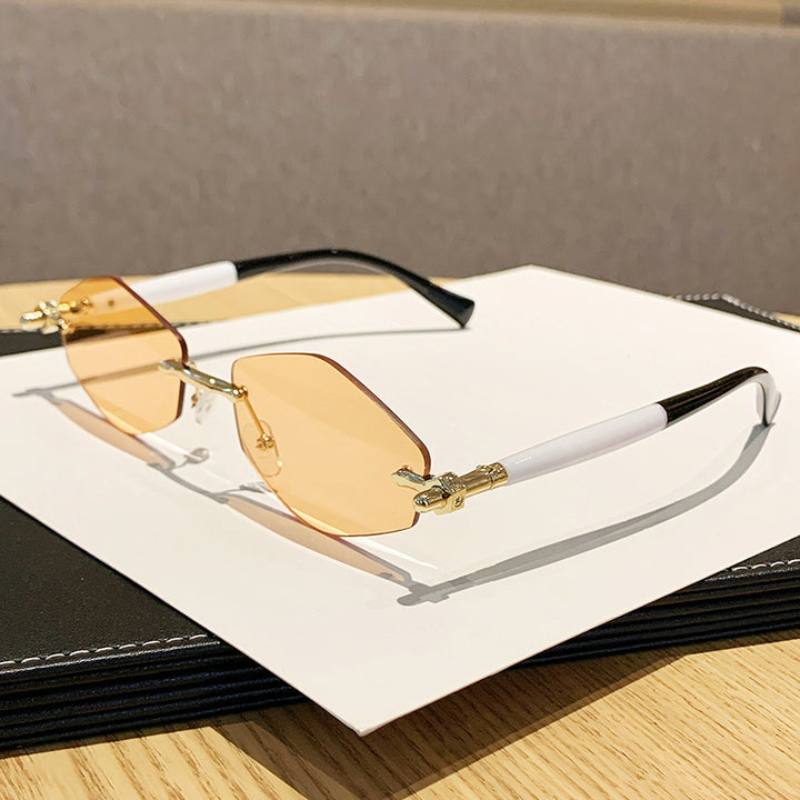 Women's futuristic sunglasses with oversized rectangular frame Bowlift