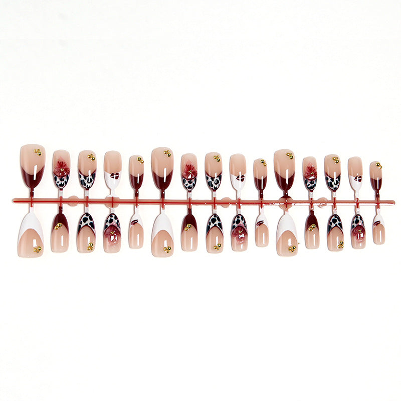 Artificial nail set with elegant floral patterns and glamorous details Bowlift