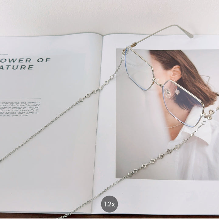 Multi-Functional Eyewear Chain Bowlift